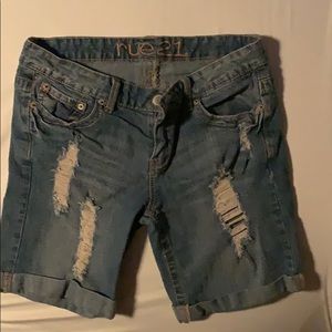 Distressed Bermuda shorts